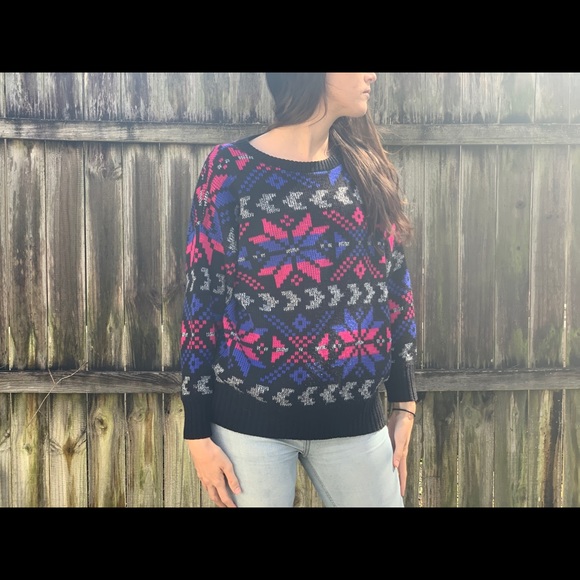 Fun and Cozy Patterned Sweater - Picture 3 of 8